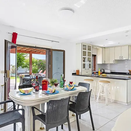 Villa Blanca Salvaje By *